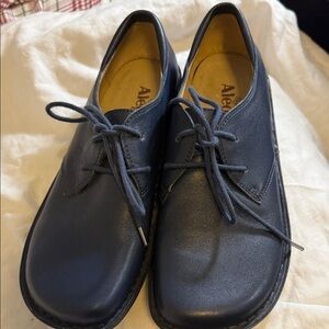 NWOT Alegria Navy Leather Lace-Up Shoes